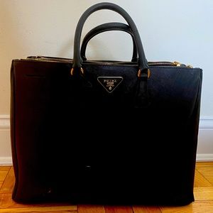 Prada black saffiano galleria large